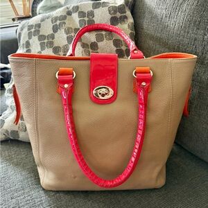 Torini Buenos Aires Tan and Pink Tote Bags. No tags bags 40-80% retail